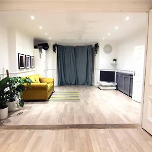 https://spacious-multi-room-london-apartment.cambridgehotelsuk.com