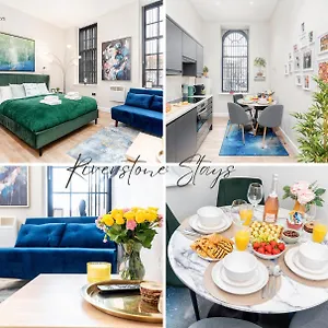 https://apt-stunning-high-spec-in-leeds-city-centre.yorkshirehotels.net